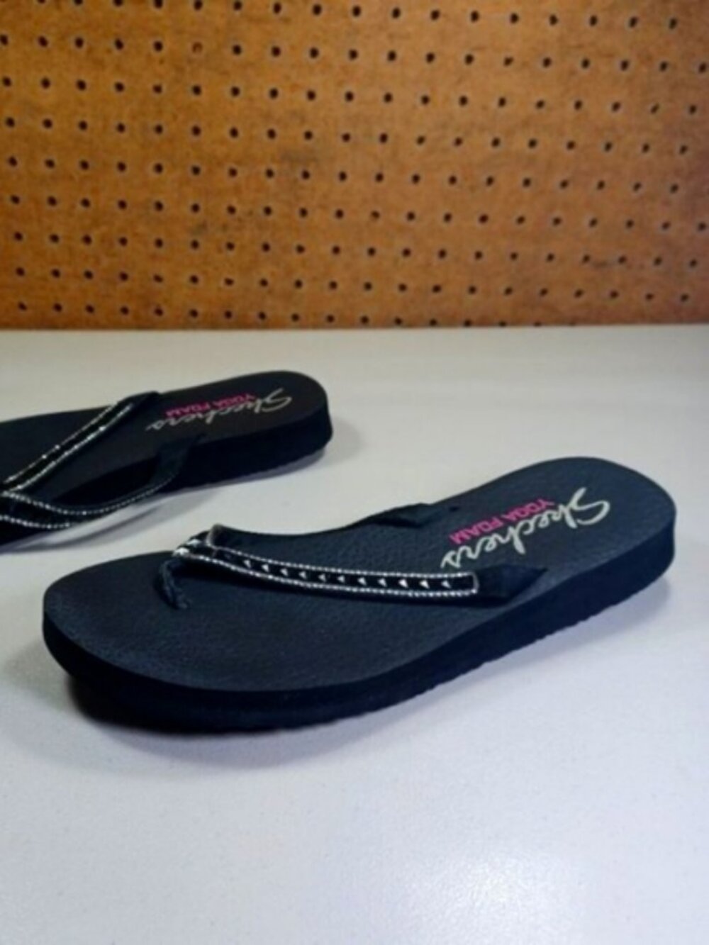 Skechers womens black Yoga Foam studded flip flop sandals 8 M - Picture 4 of 6